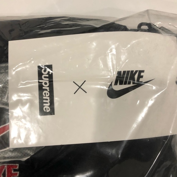 Nike x Supreme Waist Bag - Picture 4 of 4